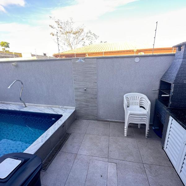 Casa com piscina privativa, AC na suíte e projetor