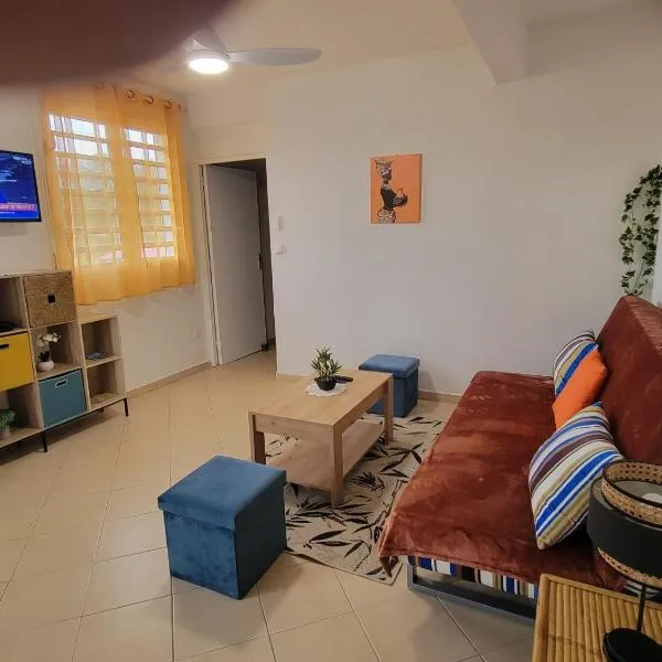 LE MANGO COSY proche de l'aéroport、レザビームのホテル