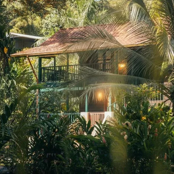 Casa de Mono Tropical Garden Retreat, Near Ocean, hotel em Big Creek