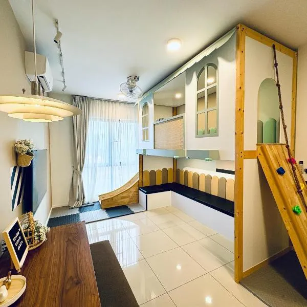 Unique Indoor Playground Stay In IOI Mall Putrajaya, hotel v destinácii Putrajaya