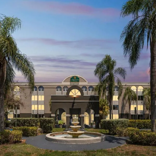 La Quinta by Wyndham Miami Lakes – hotel w mieście Miami Lakes