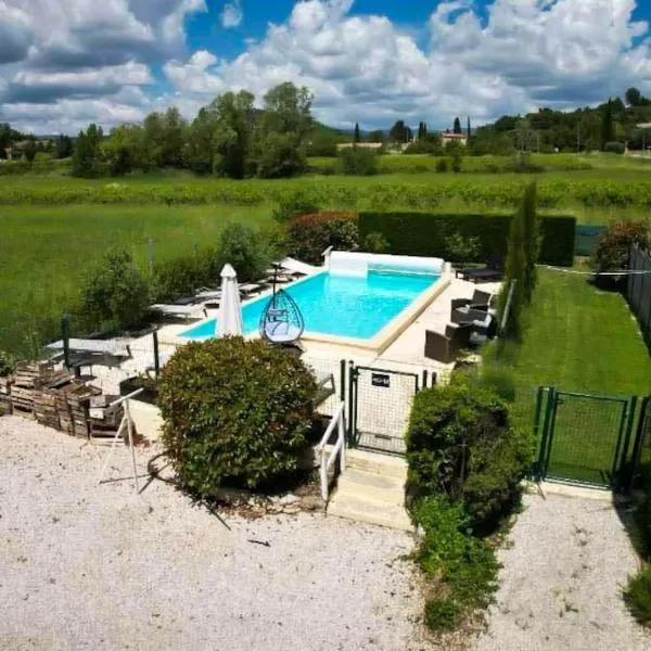 appartement avec piscine commune le chêne vert, hôtel à Gargas