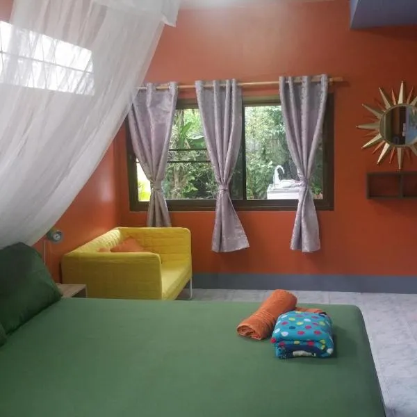 Milano Home Guesthouse, hotel v destinaci Prachuap Khiri Khan