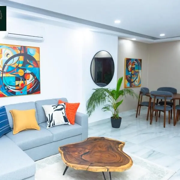 2 Bedroom Apartment & Sofa Bed Riviera, hotel en Abiyán