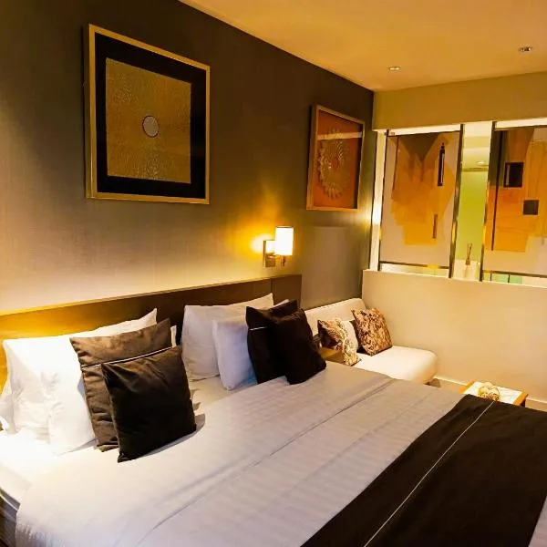 BUENA LUX Novotel Manila Hotel Residences Acqua, hotel u Malini