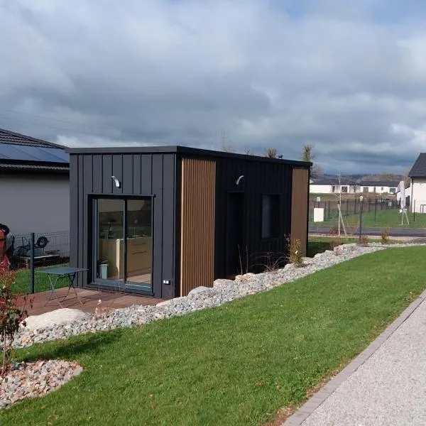 Maison studio de jardin, hotel v destinácii Naucelles