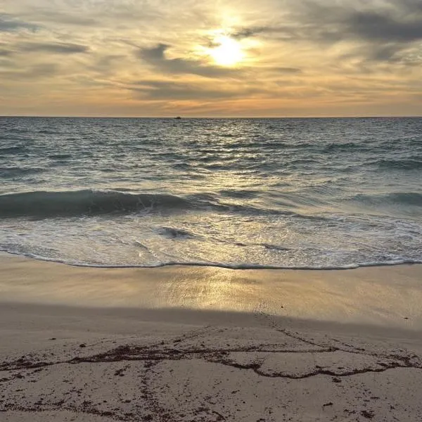 Beach House, hotel u gradu Alkimos