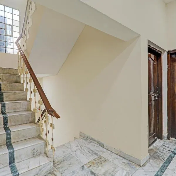 Hotel O PG ON GANGES, hotel en Rāmnagar