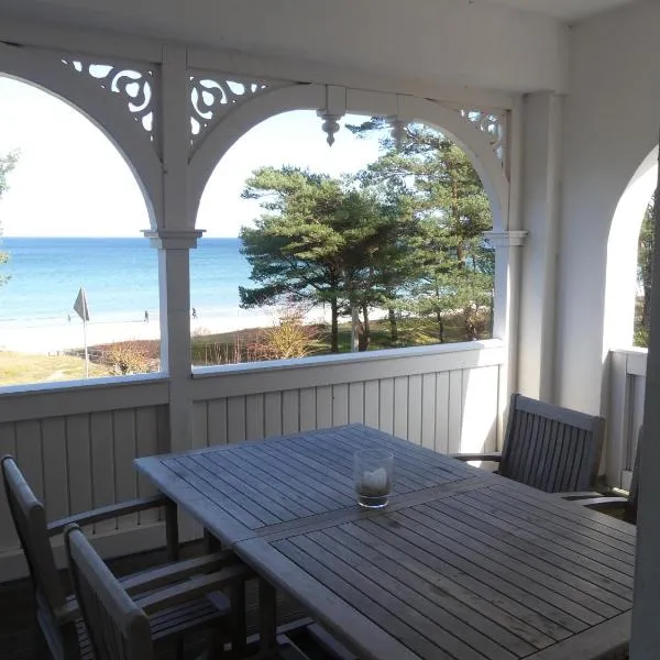 FeWo direkt am Strand mit Balkon und Meerblick, Villa Seeblick, Binz, hótel í Binz