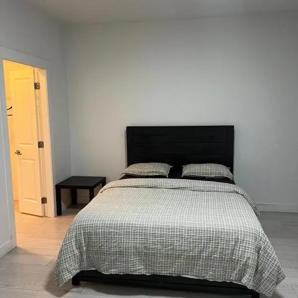 2 Bedroom plus den 2 Bathroom apartment, hotel din Surrey