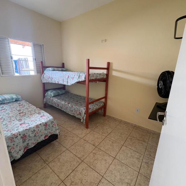 Casa para 5 pessoas, 1 vaga de garagem, wi-fi, próximo EMS - Foto 2