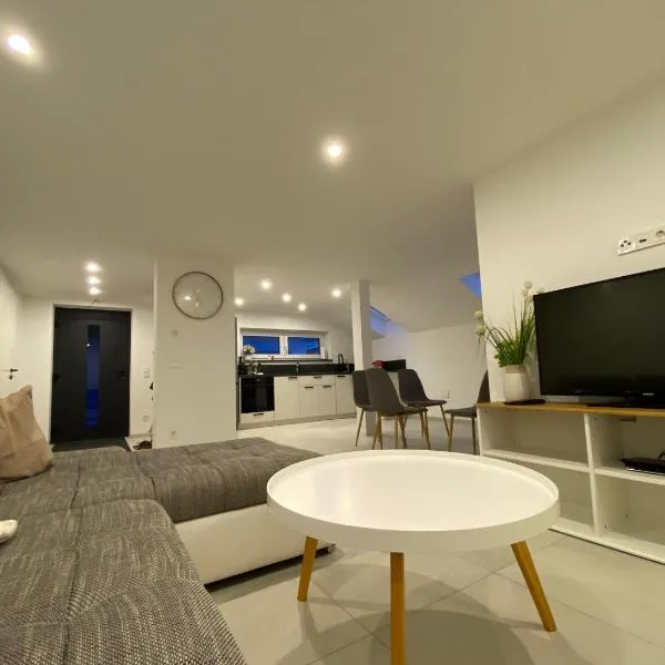 Moderne große Wohnung, Hotel in Grafling