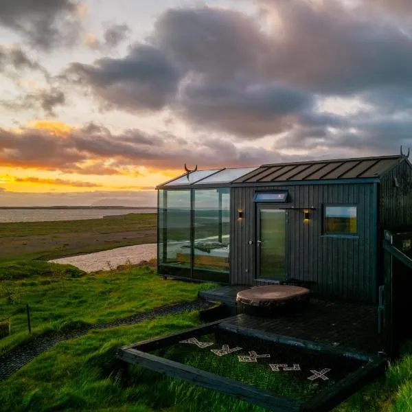 Panorama Glass Lodge WEST, hotel v destinaci Akranes