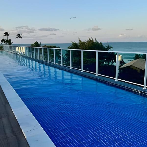 Flat com piscina privativa a 30 metros da praia