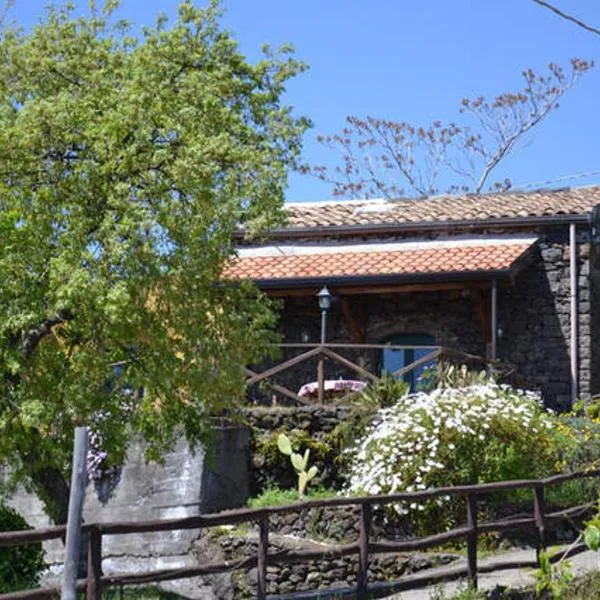 Casa Vacanza La Papuzza Mare e Etna: Mascali'de bir otel