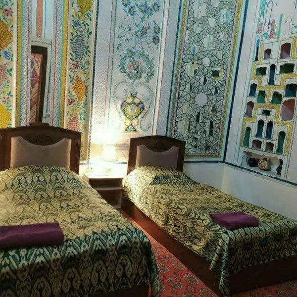 Mekhtar famili 18th century old hause historical UNESCO HERITAGE List 1 minutes to Bukhara Old Town Square Est-Since 1826 for Walk in Guest PARKING, COZY ROOM, BEST LOCATION AND STRONG WIFI, hótel í Buxoro