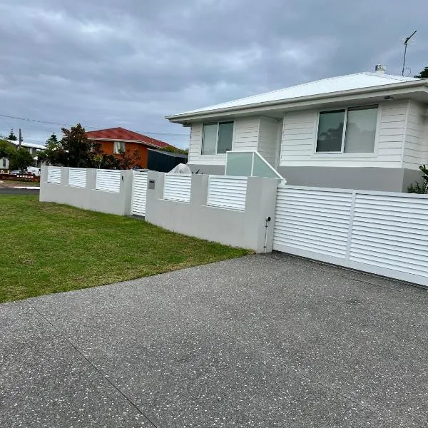 Entire Attached Granny Flat Home - Sleeps 4, hotel en Lake Illawarra