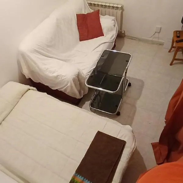 Habitacion Doble Cama Individual、トレドのホテル