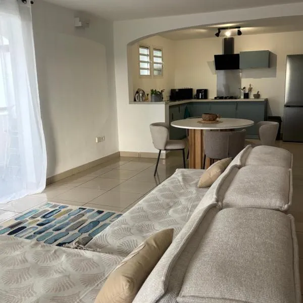 Suite Vanille Bleue, Hotel in Sainte-Suzanne