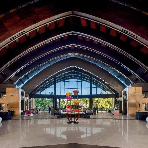 Pullman Oceanview Sanya Bay Resort & Spa: Sanya şehrinde bir otel