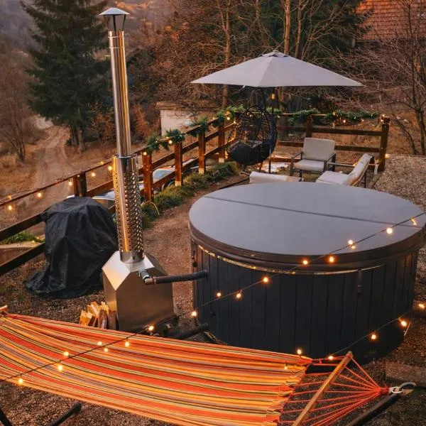 Panoramic View Bran - Ciubar - 2 camere, 2 băi - Vedere montană - Terasă cu Grătar, hotel en Bran