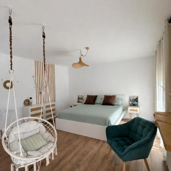 SUITE Bougainvillea, hotel em Lliçà d'Amunt