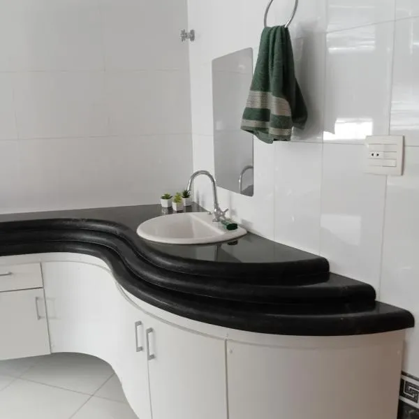 Cantinho, hotel din Janaúba