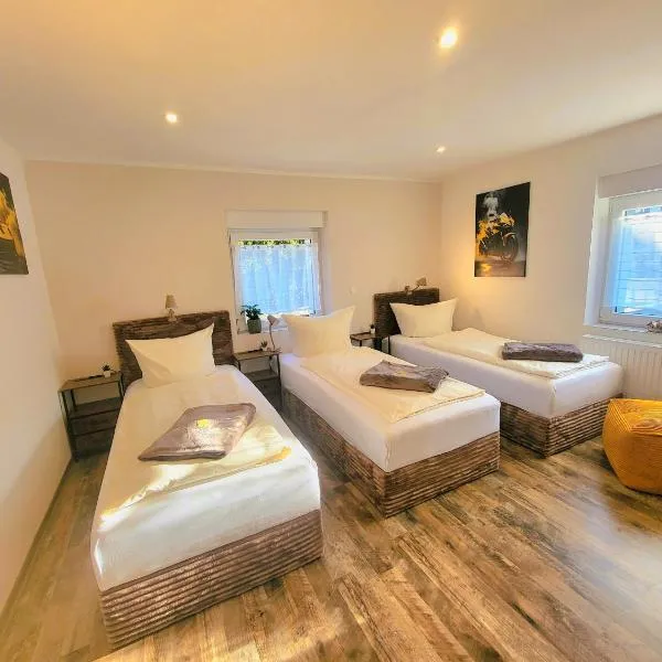 CJS Apartments - Chill or Drive am Nürburgring, new Box Spring Beds, new furniture, free Parking, WLan, TV-Streaming, Quiet Location, hotel a Rodder