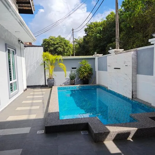 Homestay with pool kuantan, hotel a Kuantan