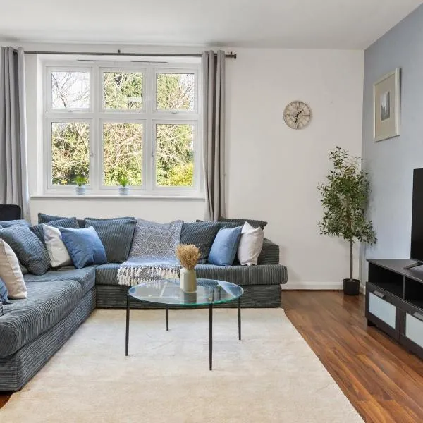 Spacious 2 Bed Apartment Watford Free Parking Sleeps 6, Hotel in Watford