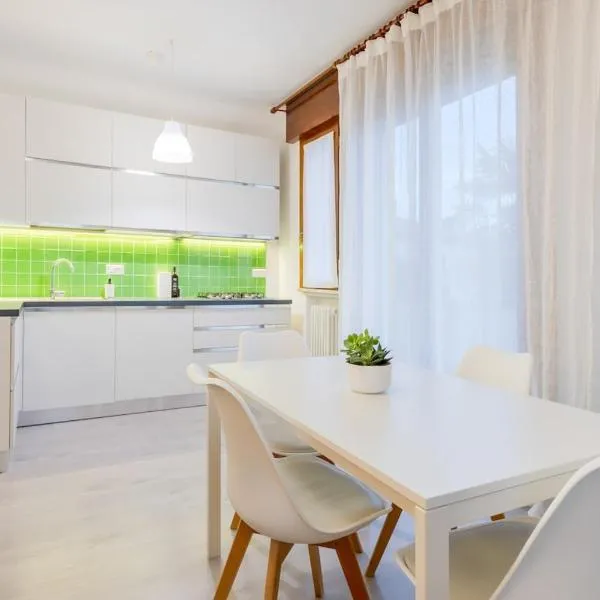 Airport 5 min - Apartment with Parking, hotel in Treviso