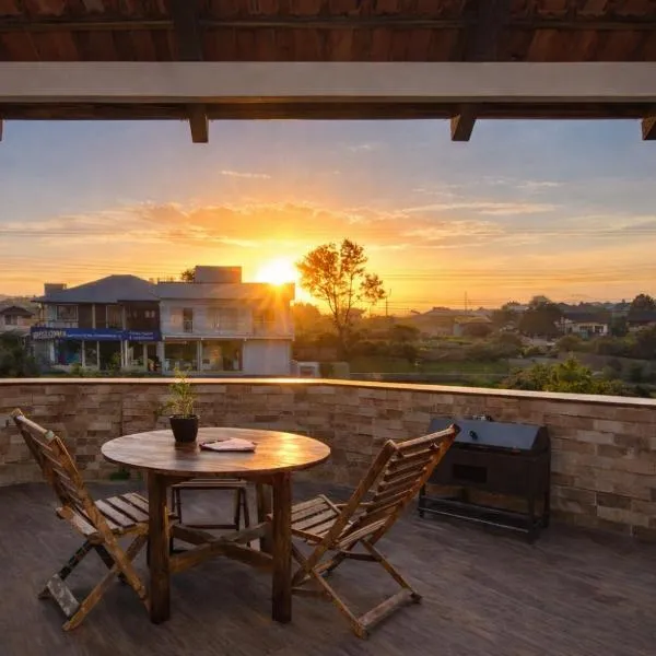 Aptos Privativos e Exclusivos com Cozinha Equipada em Cada Apto - Terraço ou Varanda - WI-FI 800Mbps - Perto da Praia e BR-101, hotel din Imbituba