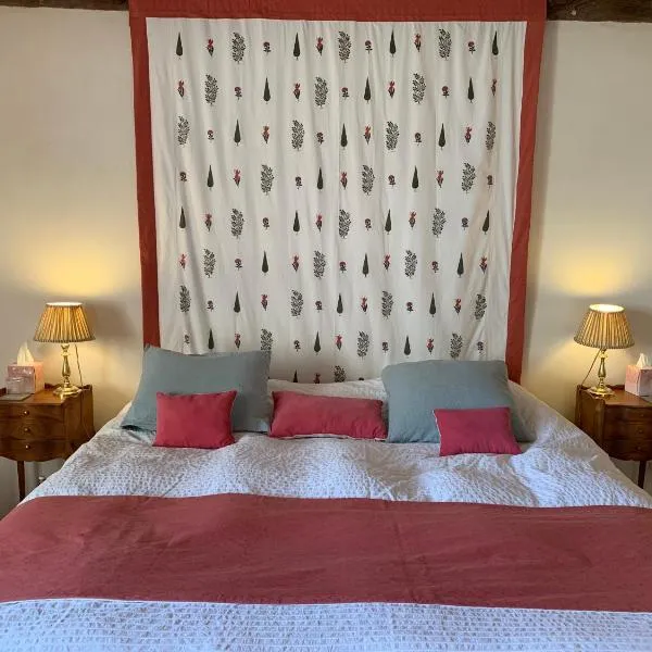 Château de la Faverie chambres d hôtes, hotel u gradu Beaumont-Pied-de-Boeuf