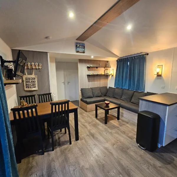 Chalet First Stage - Renesse, hotel en Renesse
