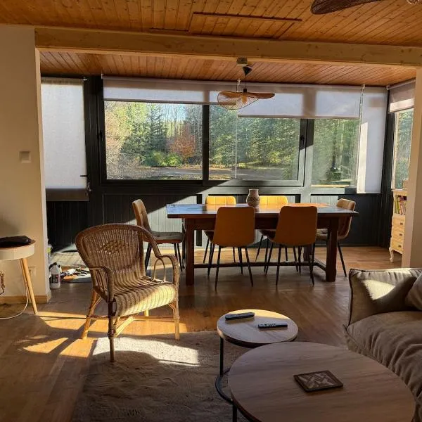 Chalet dans la nature, מלון בPalisse