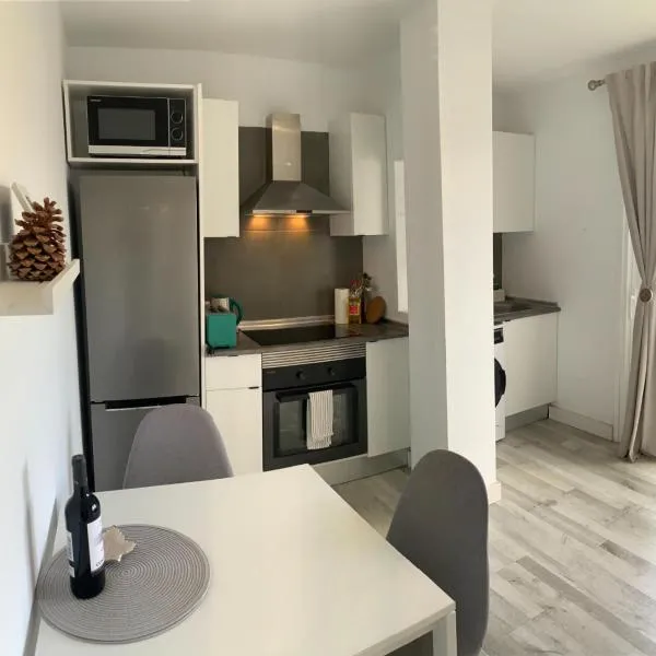 Casa Andrea, hotel v mestu Buzanada