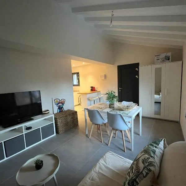 Studio neuf au calme proche Grenoble, hotel din Saint-Ismier