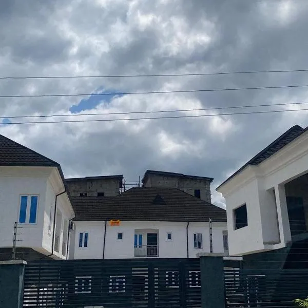 Palm terrace apartments calabar, hotel en Calabar