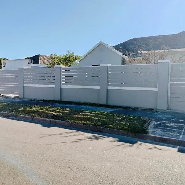 Near Grandwest, hotel i Thornton