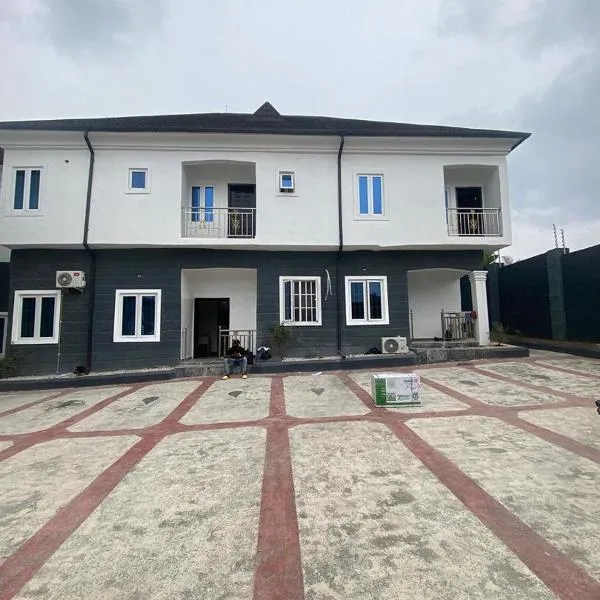 Palm terrace apartments calabar, hotel en Calabar