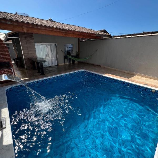 Casa com piscina aquecida com garagem privativa