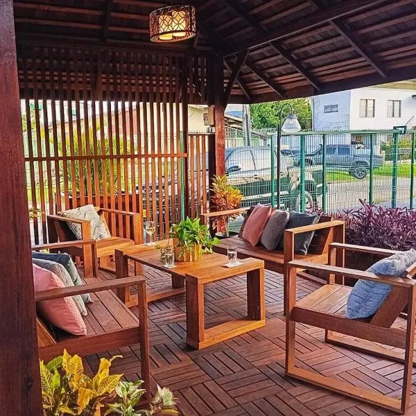 Modern 2BR Apt Kitchen WIFI and AC in North Paramaribo, ξενοδοχείο στο Παραμαρίμπο