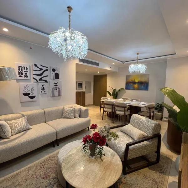 ZED Towers Luxury - 2Bed - Maid Room - Open View - Free Parking, hotel a Sheikh Zayed