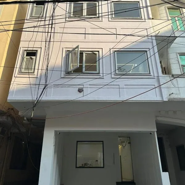 Narayana Grand Hotel, hotel in New Delhi