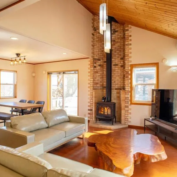 2 minutes from Kugino Station Aso Mountain View, Villa with Heater، فندق في Minami Aso