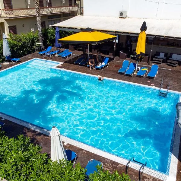Hotel Ena - Elegant Mountain View Stay with Pool, Hotel in Loutra Ipatis