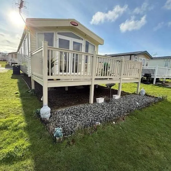 Holiday Cabin sleeps 5 Pets Edinburgh Festival, hotel u gradu Danbar