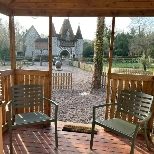 Viesnīca La Roulotte du Château pilsētā Fatouville-Grestain