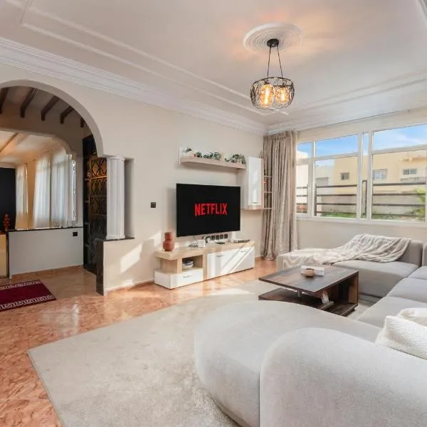 Calm & Spacious Villa - 5mn Walk to Beach - Work Friendly, hotel in Agadir