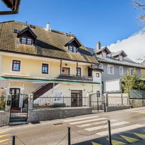 House Hosnar by Penzion Hosnar, viešbutis mieste Bovecas